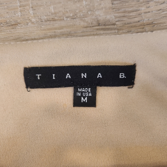 Dress - Picture 3 of 3